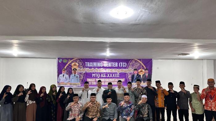 PEMUSATAN LATIHAN - Pembukaan Pemusatan Latihan (Training Center/TC) bagi Kafilah Musabaqah Tilawatil Quran (MTQ) ke-33 Tingkat Provinsi Kalimantan Barat, di Wisma Chandramidi Mempawah, Jumat 25 Juli 2025 malam.