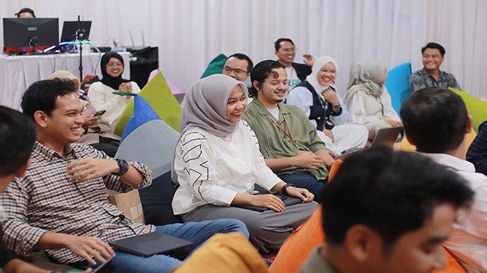 PT PLN (Persero) Unit Induk Penyaluran dan Pusat Pengatur Badan (P3B) Kalimantan menggelar Forum Komunikasi Triwulan 1 Tahun 2024 di Kantor PLN AP2B Kalbar Jl. Karya Baru No.60, Parit Tokaya, Kecamatan Pontianak Selatan.