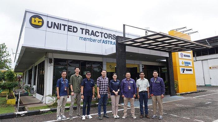 PT United Tractors Tbk Cabang Pontianak menjadi perusahaan pertama di Kalimantan Barat yang mendapatkan sertifikat Renewable Energy Certificate (REC) dari PT PLN (Persero) UP3 Pontianak dan PLN UID Kalimantan Barat.