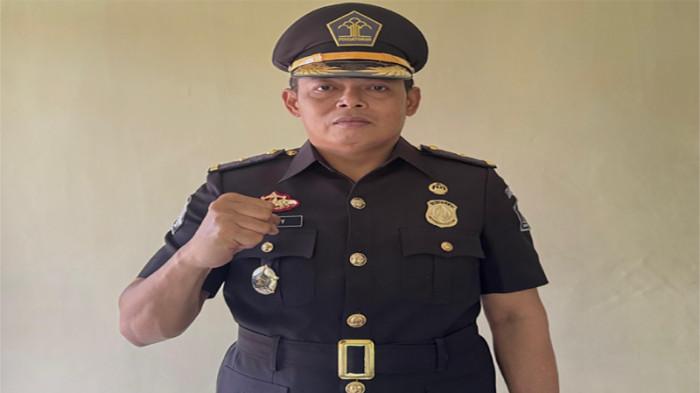 PULANGKAN WNA - Kepala Seksi Teknologi Informasi dan Komunikasi Keimigrasian (TIKIM), Kantor Imigrasi Kelas II TPI Sanggau Eddy Ronny Wajong. Dari Januari hingga Juli 2025 Kantor Imigrasi Kelas II TPI Sanggau mencatat sebanyak 16 Warga Negara Asing (WNA) asal Republik Rakyat Tiongkok yang dideportasi.