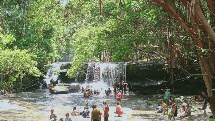 Suasana di Objek Daya Tarik Wisata (ODTW) Pancur Aji Sanggau di Kabupaten Sanggau, Kalimantan Barat, Minggu 14 April 2024.