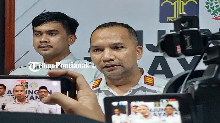 Pelaksana buka puasa bersama antara WBP, Tahanan dan keluarganya di dalam Rutan Pontianak, Rabu 3 April 2024.