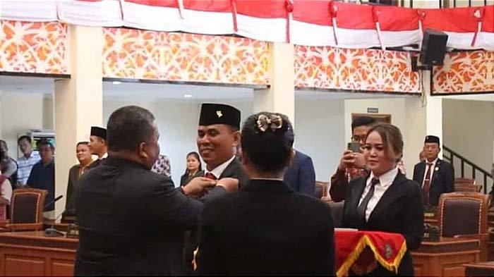 Pelantikan PAW DPRD Landak, Mastoto di Ruang Rapat Utama DPRD Landak, Rabu, 27 September 2023.