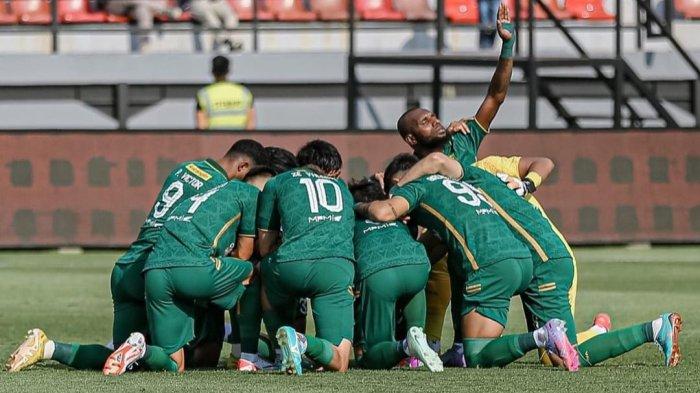 Aksi Pemain Persebaya Surabaya.