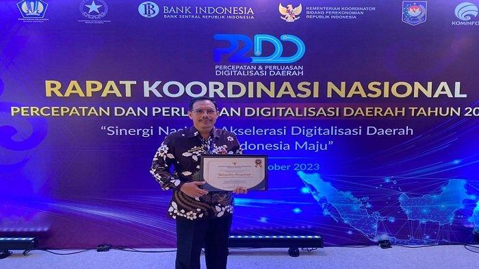 Pemkab Mempawah memperoleh penghargaan Champion Award Tim Percepatan dan Perluasan Digitalisasi Daerah (TP2DD) sebagai Kabupaten Terbaik II se-Kalimantan pada Rakornas TP2DD pada Selasa 3 Oktober 2023 di Hotel Grand Sahid Jakarta. Diterima langsung oleh Sekda Mempawah Ismail.