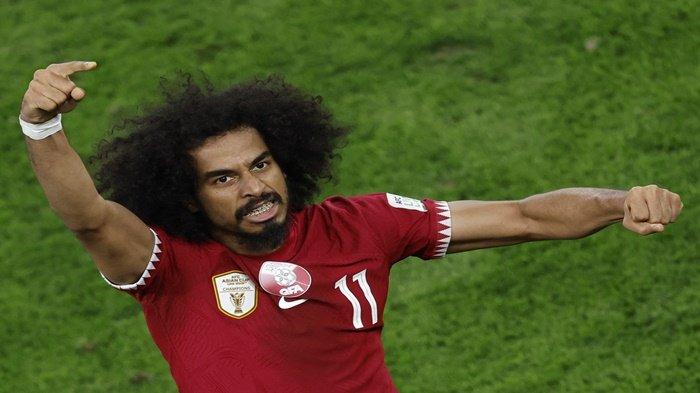 Penyerang Qatar #11 Akram Afif merayakan gol kedua timnya pada pertandingan sepak bola semifinal Piala Asia AFC Qatar 2023 antara Iran dan Qatar di Stadion al-Thumama di Doha pada 7 Februari 2024.