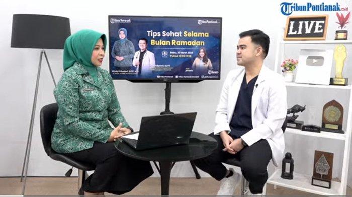 Pj Ketua TP PKK Kalbar Windy Prihastari saat jadi Host Tribun Pontianak, dengan Narasumber dr Fujiyanto, di Studio Tribun Pontianak, Rabu 20 Maret 2024.