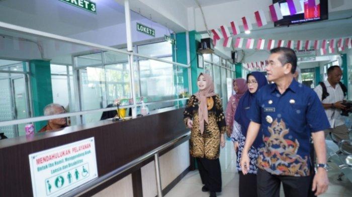 Pj Wali Kota Pontianak, Ani Sofian melakukan inspeksi mendadak (sidak) di Kantor Terpadu Pemkot Pontianak, Jalan Letjen Sutoyo, Kalimantan Barat, Rabu 18 April 2024.