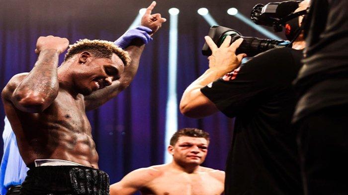 Potret Jermall Charlo usai dinyatakan sebagai pemenang dalam duel beberapa waktu lalu. Jermall Charlo disebut Roy Jones Jr sebagai seorang monster