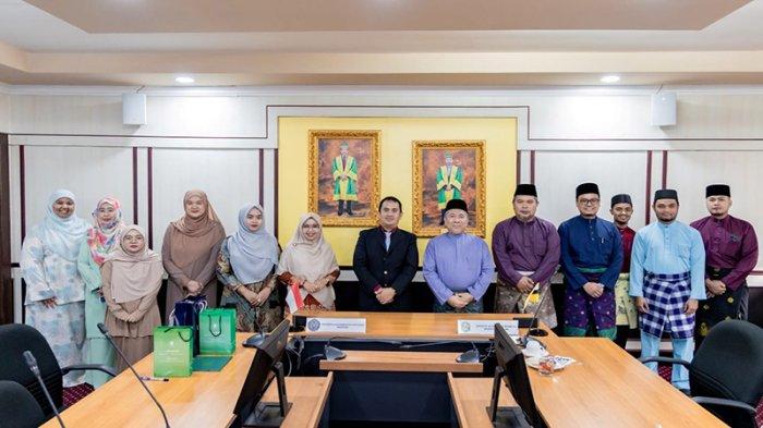 FOTO BERSAMA - Rektor dan Kepala Lembaga Kerjasama dan Urusan Internasional (LKUI) Universitas Muhammadiyah Pontianak berkunjung ke Universiti Islam Sultan Sharif Ali (UNISSA) Brunei Darussalam.