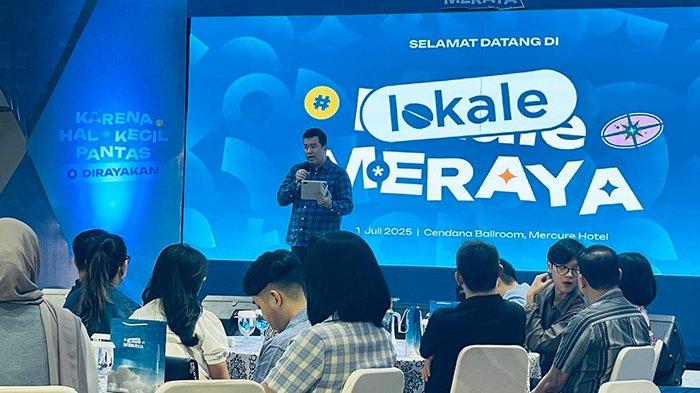 KATA SAMBUTAN - Rudi Salah Satu Mitra Kerja lokale memberikan kata sambutan dalam launching menu terbaru Lokale 'Kopi Susu Raya' di Cendana Sky Ballroom Hotel Mercure Pontianak, Rabu (1/7/2025) malam.
