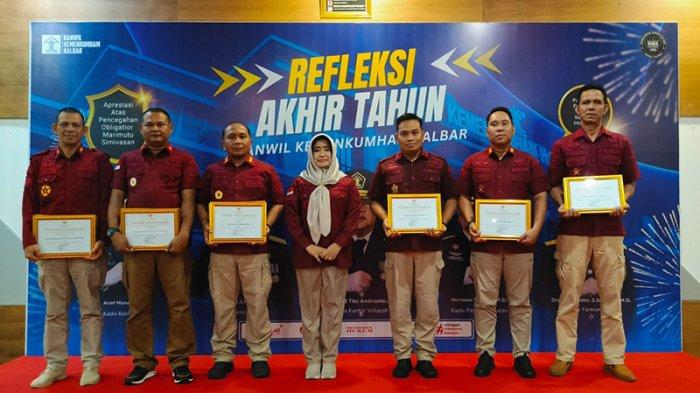 Rumah Tahanan Negara (Rutan) Kelas IIA Pontianak berhasil meraih tiga penghargaan dari acara Refleksi Akhir Tahun yang diselenggarakan Kantor Wilayah Kementerian Hukum dan HAM (Kemenkumham) Kalbar, Kamis 12 Desember 2024 di Hotel Golden Tulip, Kota Pontianak.