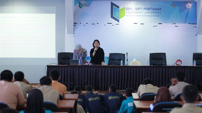 SMK SMTI Pontianak menyelenggarakan sosialisasi kesehatan jiwa bagi siswa kelas X, Jumat 20 Oktober 2023.