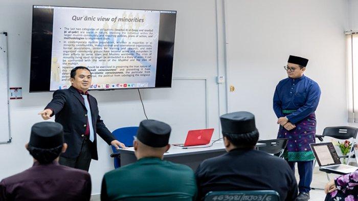 KULIAH UMUM - Sebelum penandatangan MoU, Rektor UM Pontianak, Heriansyah, S.H, S.H.I, M.Pd melakukan visiting lecturer bagi mahasiswa UNISSA.