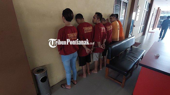 Sejumlah Tersangka Curanmor saat dihadirkan dalam konfrensi pers di Polresta Pontianak, Kamis 2 November 2023.