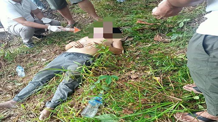 Sesosok mayat lansia ditemukan warga di salah satu kebun di Kecamatan Sandai, Kabupaten Ketapang.