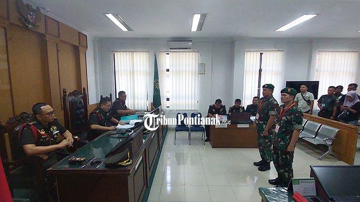 Sidang Pembacaan Putusan tertangkap nya 2 anggota TNI yang menyelundupkan 20 kg sabu dari Malaysia di Pengadilan Militer 1-05 Pontianak, Kamis 10 Agustus 2023.
