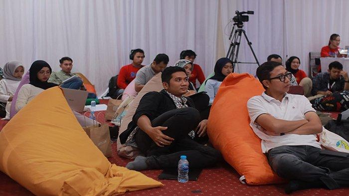 Suasana Pelatihan Public Speaking di Forum Komunikasi Triwulan 1 Tahun 2024 di Kantor PLN AP2B Kalbar Jl. Karya Baru, Rabu 6 Maret 2024.