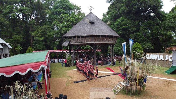 Suasana saat gelaran Gawia Sowa International Cross Border Tourism, Desa Wisata Jagoi Babang, Kabupaten Bengkayang, Provinsi Kalbar.