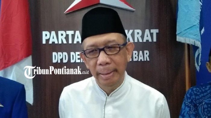 Gubernur Kalimantan Barat (Kalbar) periode 2018-2023, Sutarmidji saat diwawancarai di Kantor DPD Partai Golkar Kalimantan Barat, usai menyerahkan berkas keikutsertaannya dalam Pemilihan Kepala Daerah (Pilkada) 2024, Jumat 5 April 2024.