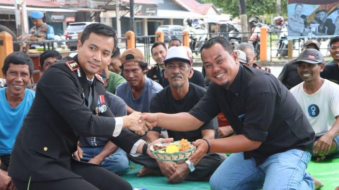 Polres Kayong Utara, Polda Kalbar melaksanakan kegiatan Zoom Meeting Syukuran Hari Bhayangkara yang ke-78 Polres Kayong Utara Polda Kalimantan Barat, Senin 1 Juli 2024
