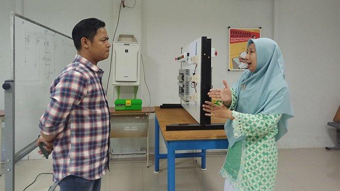 Tim Asesor Badan Nasional Sertifikasi Profesi (BNSP) melaksanakan penyaksian (witness) uji di TUK Teknik Otomasi Industri LSP SMK SMTI Pontianak, Kamis 14 Desember 2023.