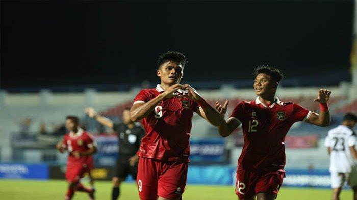 Selebrasi pemain Timnas Indonesia U23 saat melawan Timor Leste. Timnas Indonesia bergantung hasil pertandingan lainnya untuk lolos ke semifinal.