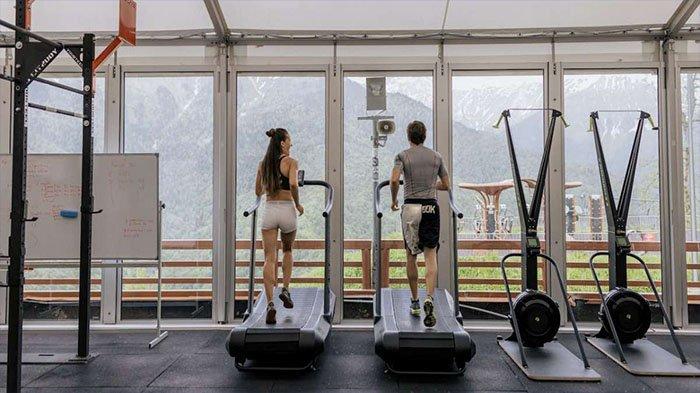 Treadmill adalah alat olahraga yang memiliki lantai berjalan yang digunakan untuk berlari tanpa harus berpindah tempat dan menjadi salah satu olahraga yang dapat dilakukan di dalam ruangan.