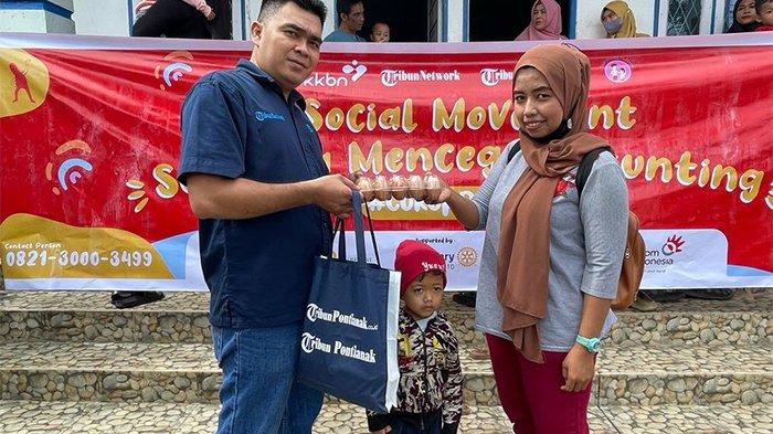 Tribun Pontianak kembali salurkan telur untuk 31 anak stunting di Poskesdes Teluk Kapuas Kabupaten Kubu Raya, Kamis 19 Oktober 2023.