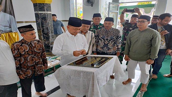 Wako Edi Kamtono saat meresmikan Masjid Hijr Ismail di Kelurahan Akcaya Pontianak Selatan, Minggu  10 Desember 2023.