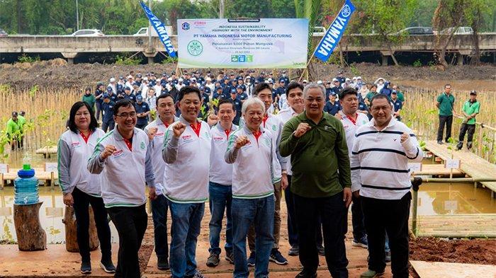Yamaha dalam mencapai Carbon Neutral untuk menjaga keberlangsungan lingkungan hidup, kembali ditunjukkan melalui aktivitas penanaman ribuan pohon mangrove yang dilakukan di Kawasan Ekowisata Mangrove, Pantai Indah Kapuk Jakarta Utara.