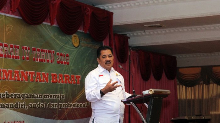 Mantan Kepala Dinas Kehutanan Kalimantan Barat Marius Marcellus, Saat memberikan sambutan dan membuka acara Musda Ke-IV IKA SKMA di Hotel Kartika Pontianak, Minggu (7/07/2018)