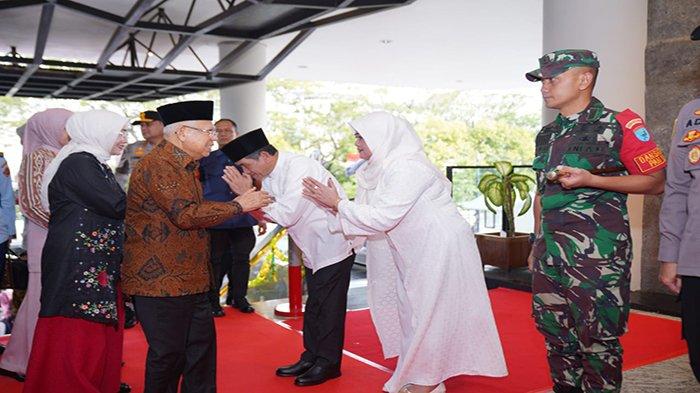 Wakil Presiden (Wapres) RI Ma’ruf Amin beserta istri, Wury Ma’ruf Amin telah tiba di Kota Pontianak, Selasa 26 Maret 2024 sore.