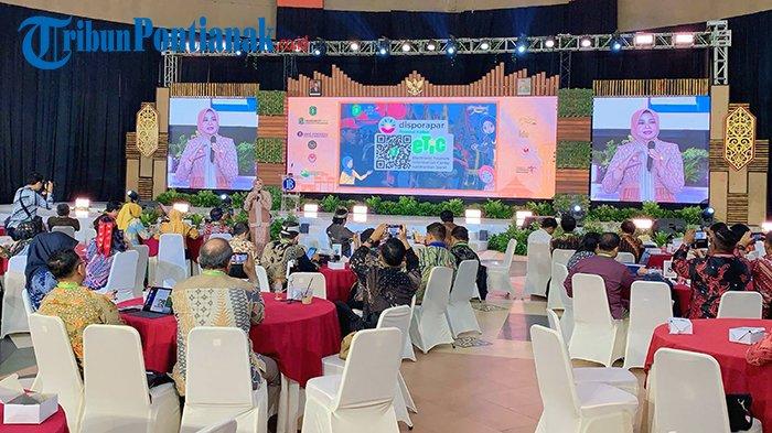 Foto saat Seminar Pariwisata rangkaian dari pembukaan Rakornas Pariwisata se-Indonesia tahun 2024, di Pontianak Convention Center (PCC), Kamis 22 Februari 2024.