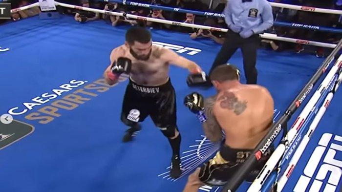 Artur Beterbiev saat tumbangkan Joe Smith Jr Juni 2022 lalu