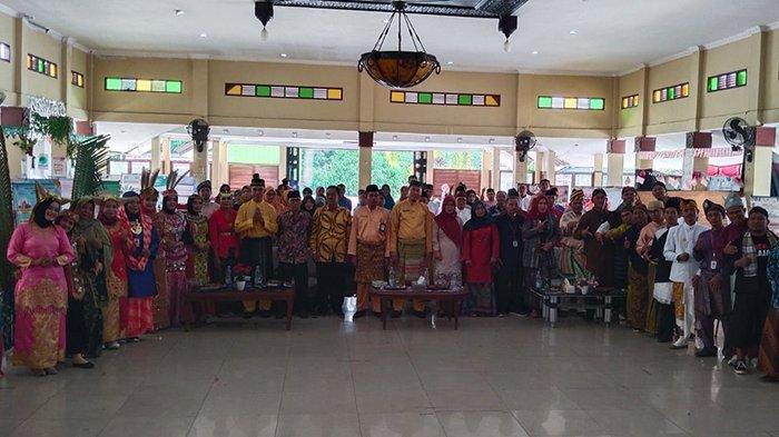 Asisten Perekonomian dan Pembangunan Setda Kabupaten Kayong Utara, Erwin Sudrajat saat membuka acara Lokakarya 7 Panen Hasil Belajar Pendidikan Guru Penggerak Angkatan 7, di Balai Nirmala, Sukadana, Rabu (5/6/2023).
