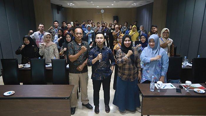 Dalam rangka memperingati Bulan Bakti Hari Agraria dan Tata Ruang (HANTARU) Nasional Tahun 2023 ke 63 Kantor Wilayah Badan Pertanahan Nasional Provinsi Kalimantan Barat melaksanakan Bimtek Jurnalistik, Protokoler & Public Speaking di Hotel Orchardz Pontianak, Jalan Gajahmada pada Kamis 14 September hingga Sabtu 16 September 2023. Dalam pelatihan hari ketiga Sabtu 16 September 2023, Membahas tentang Menjadi MC Profesional. Disampaikan langsung oleh Galih Wahyudi, MC ternama di Kota Pontianak.