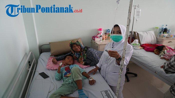 Pasien dbd dirawat di RS Soedarso Selasa 14 November 2023.