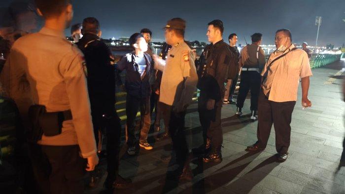 Satuan Samapta melaksanakan kegiatan patroli cipta kondisi di sejumlah tempat keramaian di kota Pontianak, Senin 30 September 2024 dini hari