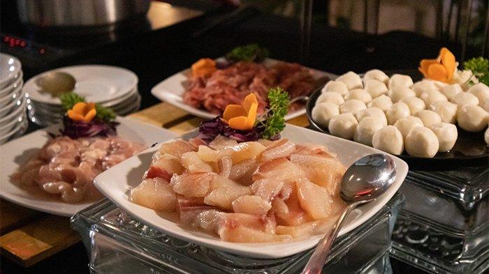 Dynasty Restaurant akan menghadirkan Promo All You Can Eat atau Makan Sepuasnya untuk setiap Hari Minggu, mulai pukul 11.00 hingga 15.00 di Dynasty Restaurant, Lantai 1 ASTON Pontianak Hotel & Convention Center.