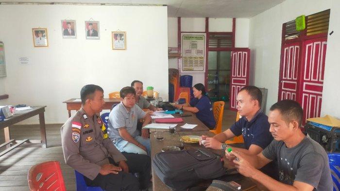 Jajaran Polsek Embaloh Hulu melaksanakan kegiatan Cooling System di Kantor Sekretariat Panwaslu Kecamatan Embaloh Hulu, Kabupaten Kapuas Hulu, Senin 16 September 2024.