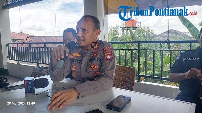 Kabid Humas Polda Kalbar Kombespol Raden Petit Wijaya saat memberikan keterangan terkait pelaksanaan Pro Liga Voli 2024 di Kota Pontianak, Selasa 28 Mei 2024. Tribun Pontianak Ferryanto.