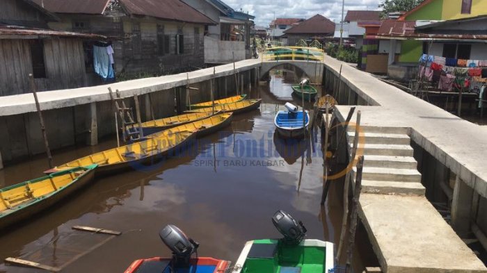 Penampakan Gertak kayu sudah berganti dengan jalan beton di perkampungan Beting, Jalan Tanjung Raya I, Pontianak, Kalimantan Barat. Gemawan dan perkumpulan Masyarakat Sungai Indonesia berupaya untuk mengubah stigma negatif kampung beting