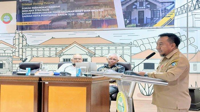 FORUM PERANGKAT DAERAH - Bapperida Kota Pontianak gelar Forum Perangkat Daerah di Aula Rohana Muthalib Bapperida kota Pontianak, pada Senin 28 April 2025. Terkait rencana strategis 2025–2029 pada upaya menghadirkan perencanaan dan inovasi yang berdampak nyata pada pembangunan daerah.