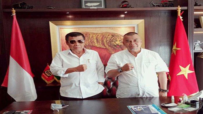 Ketua DPW Partai Beringin Karya (Berkarya) Kalbar, H M Husni Thamrien saat foto bersama dengan Muchdi Pr. Kini Husni Thamrien nyaleg di PSI