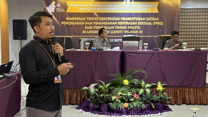 Indra B Setiawan Anggota Tim Pencegahan dan Penanganan Kekerasan di Lingkungan Pendidikan memberikan sosialisasi Permendikbudristek Nomor 30 Tahun 2021 tentang Pencegahan dan Penanganan Kekerasan Seksual di Perguruan Tinggi, Selasa 12 September 2023.