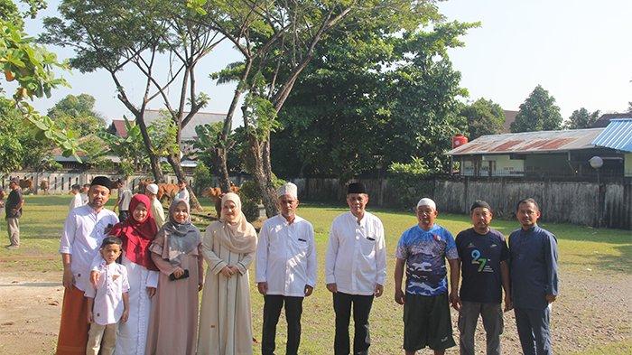 Insan Planters PTPN XIII mengadakan kegiatan berbagi hewan kurban dalam semangat Hari Raya Idul Adha 1444 Hijriyah yang penuh berkah, Kamis (29/06/2023).