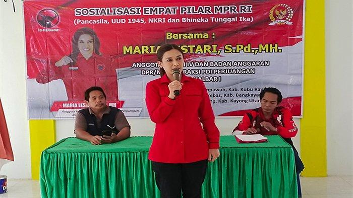 Anggota DPR RI Fraksi PDI Perjuangan, Maria Lestari, melaksanakan Sosialisasi 4 Pilar Kebangsaan kepada Kelompok Tani (Poktan) Desa Dema, Kecamatan Anjongan, Kabupaten Mempawah, Kalimantan Barat.