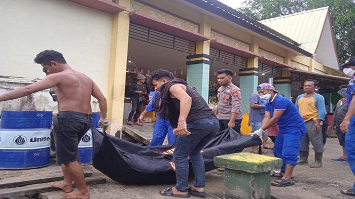 Pria tanpa identitas ditemukan mengapung tak bernyawa di Perairan Muara Jungkat, Kecamatan Jongkat, Kabupaten Mempawah, Kalimantan Barat, Rabu 13 Desember 2023 sore
