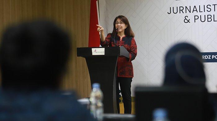 Kepala ATR/BPN Kanwil Kalbar Andi Tenri Abeng memberikan kata sambutan dalam Bimtek Jurnalistik, Protokoler & Public Speaking di Hotel Orchardz Pontianak, Jalan Gajahmada, Rabu 14 September 2023.